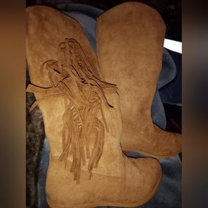 Beautiful light weight brown leather boots 8 1/2 / 39 in size. Brand new!